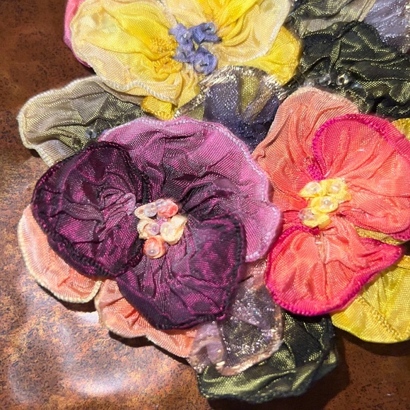 Floral Bouquet Brooch Pin Handmade - Picture 3 of 9